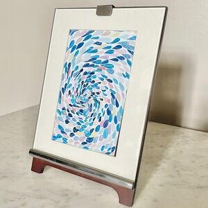 Art easel frame holds 3.5” x 5.5” photo or art piece